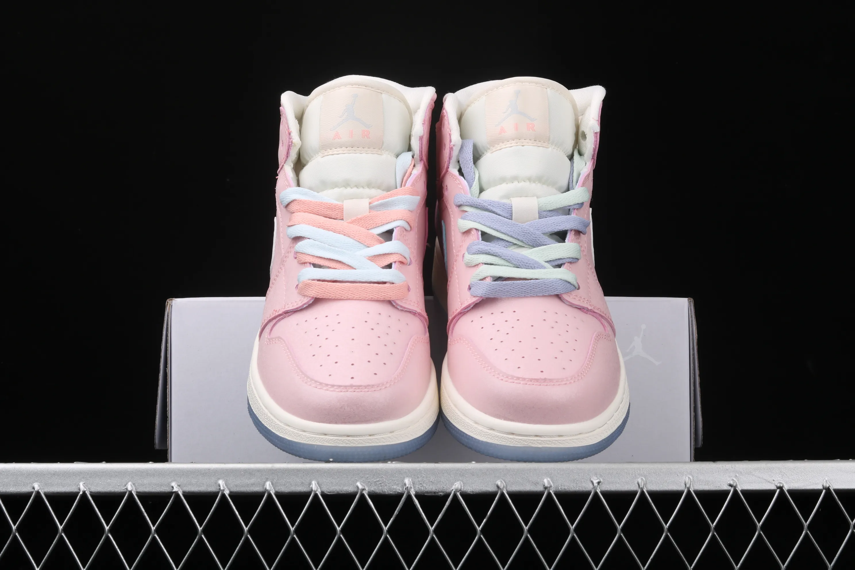 All categories Air Jordan Jordan series basketball shoes Air Jordan 1 Mid Air Jordan 1 Mid AJ1 Joe 1 mid-top goddess pink mandarin duck 555112-600